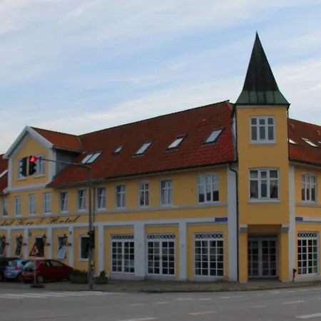 & Hotel
