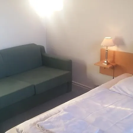 Hotel & 3*